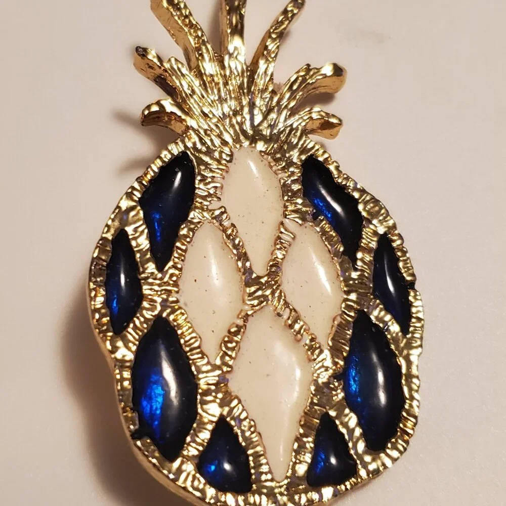 6 Pins or Brooches, items # A -1210-1215.  wt. 142 grams . - Picture 5 of 14